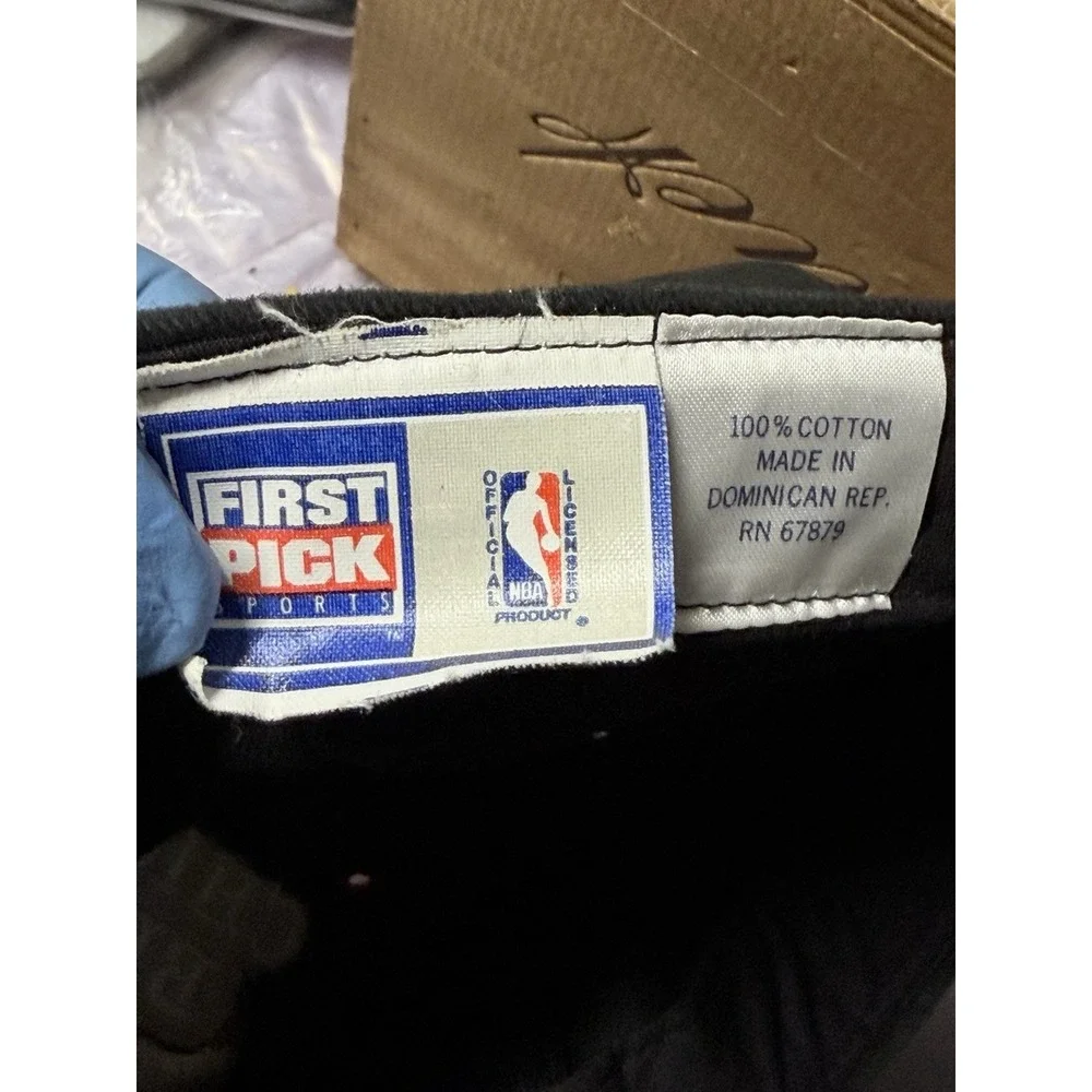 Vintage Chicago Bulls Snapback Official NBA Licensed Hat Black w/ Red‎ Bill